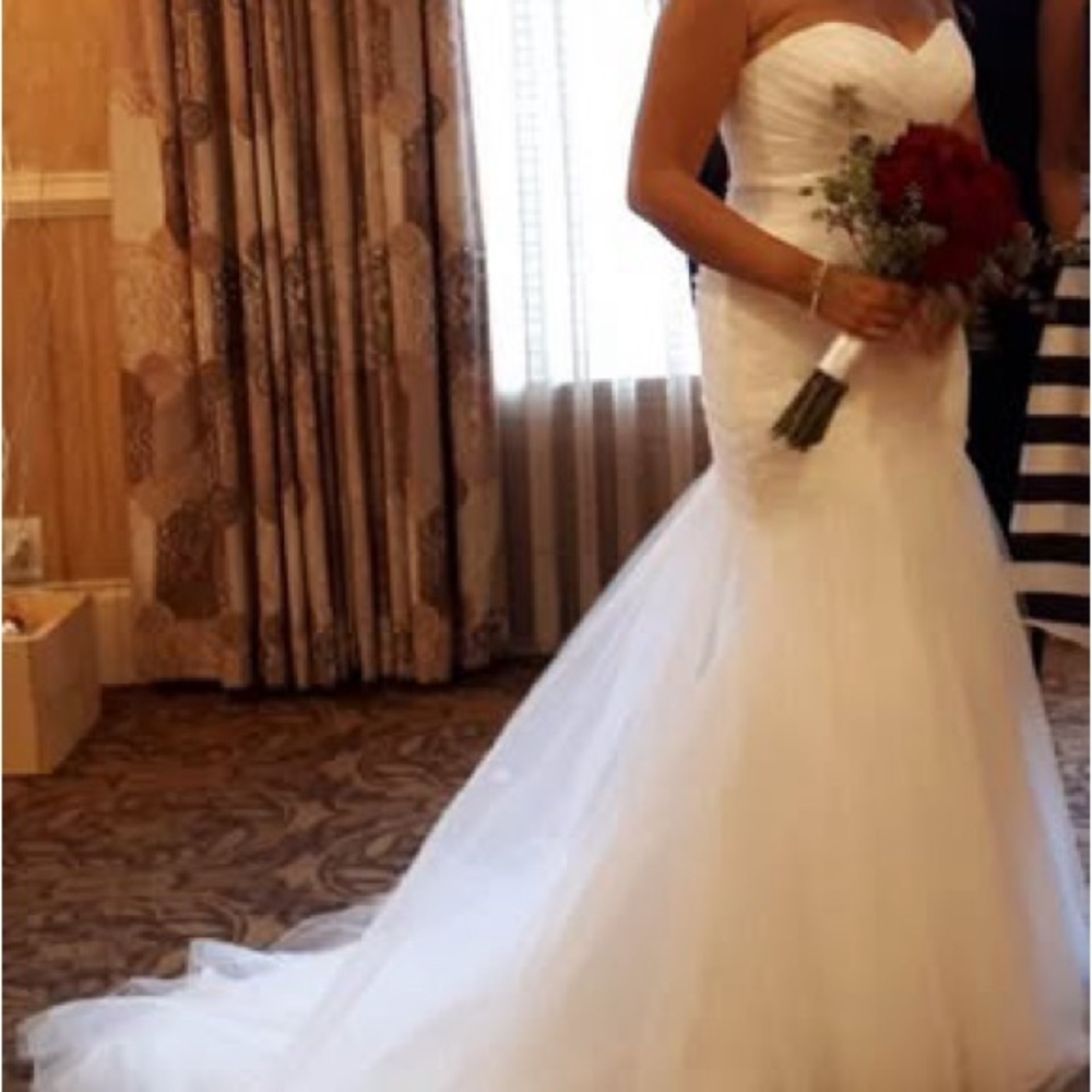 David's Bridal White Wedding Gown
